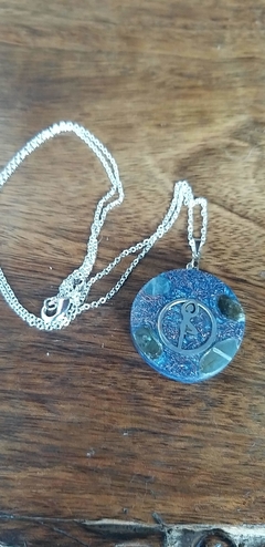 Orgonite pingente redondo yoga - elevação da consciência