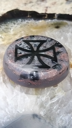 Orgonite de bolso cruz de Saint Germain 50mm - força pessoal - comprar online