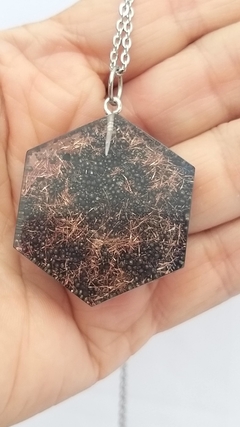 Orgonite pingente dodecaedro Om com turmalina mista - 3,2cm - comprar online