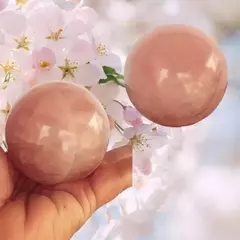 Esfera de quartzo rosa 6,0cm com suporte - 298g - serenidade - comprar online