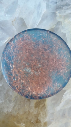 Orgonite de bolso 4cm meia lua Hamsá topázio azul - comprar online