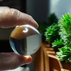 Bola de cristal K9 39mm e suporte de acrílico na internet