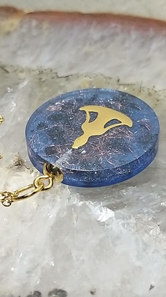 Orgonite pingente yoga 30mm - silício arco-íris - comprar online