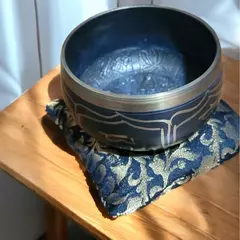 Almofadinha para tigela tibetana cor preta com dourado 12x12 na internet