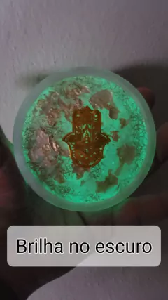 Porta-Copos de Orgonite com Hamsá 80mm com Selenita - Proteção - Brilha no escuro na internet