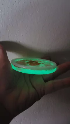 Porta-Copos de Orgonite com Hamsá 80mm com Selenita - Proteção - Brilha no escuro - Orgonites e loja de artigos esotéricos