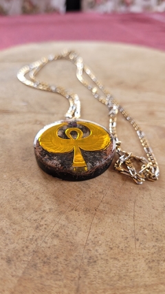 Pingente de Orgonite Ankh com Asas e Turmalina Negra - 3,4cm - comprar online