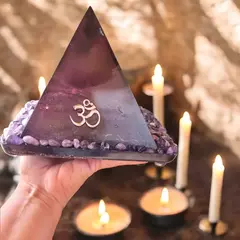 Pirâmide de orgonite com base retangular - Meditação e relaxamento - comprar online