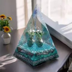 Pirâmide de orgonite (15x9,5)cm - Curadora Energética - comprar online
