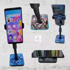 Suporte tripé de celular de mesa base de orgonite com turmalinas negras e sodalitas