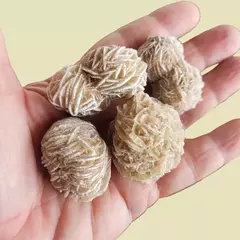 Kit Selenita Rosa do Deserto 3 a 4 pedras - Harmonia e Purificação - comprar online