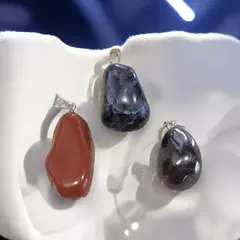 Kit 3 pingentes de pedras naturais com colares de couro grátis