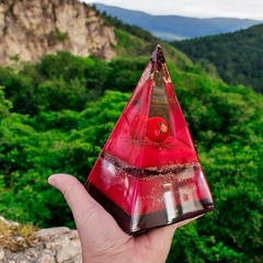 Pirâmide de orgonite (17x10,5)cm - Proteção e Prosperidade na internet