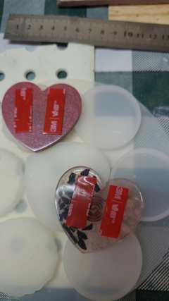 Orgonite protetor para celular com turmalina negra e quartzo rosa - coração na internet
