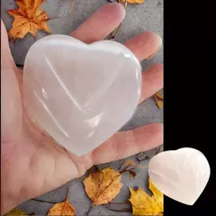 Coração lapidado de selenita branca 7,7cm - 187g