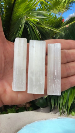 Kit com 3 barrinhas de selenita 6cm - 83 à 89g