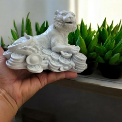 Estátua Tigre com Moedas Feng Shui - 11cm - Branco na internet
