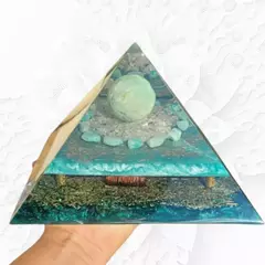 Pirâmide de orgonite (12x18,5)cm - Equilíbrio Emocional e Serenidade - comprar online