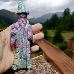 Escultura de Mago em Pedra Rubi Zoisite, Shiva Lingam ou Sodalita - Preço unitário na internet