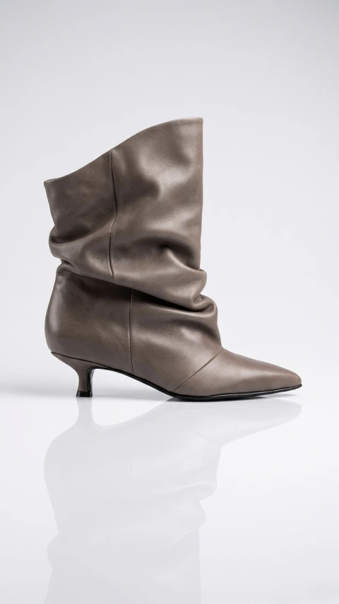 Bota Caña baja Cuero. VORA