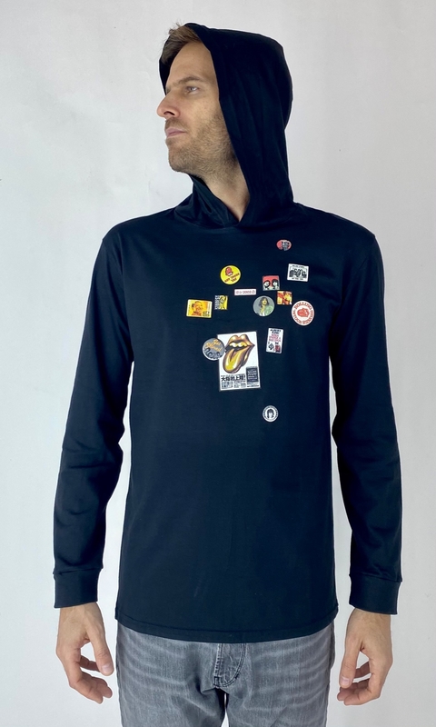REMERA MANGA LARGA CAPUCHA STONES PINS w23