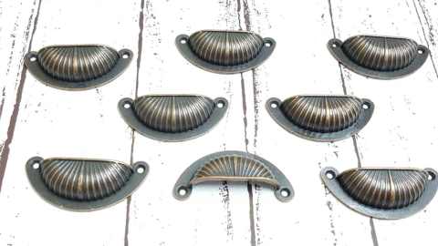 Cubeta de metal modelo rayada color COBRE