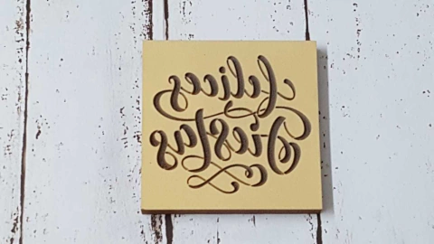 Sello Bajo Relieve 9 x9 cm , texto Felices fiestas