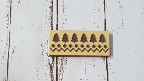 Sello Bajo Relieve Navideño ( Pinitos  ) 4 x 9 cm