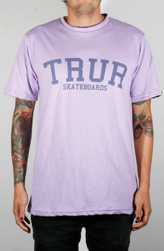 TRUR Skateboards Camiseta PT College