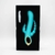 Vibrador con diseño de conejito, color azul, acompañado de un cable USB en una caja negra.