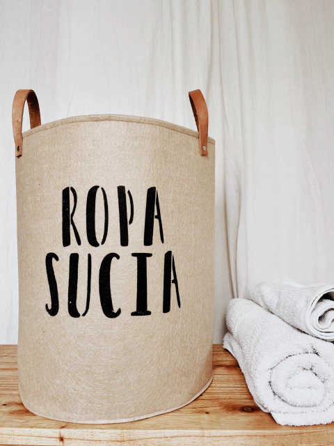 Canasto para la ropa en internet