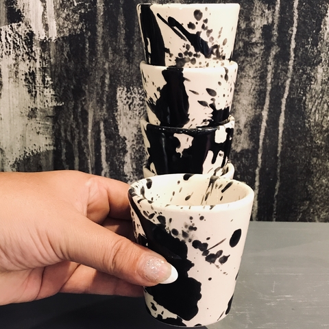 JARRITO POCILLO DE CAFÉ CÓNICO <<SIN ASA>> DECO MANCHA