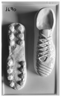MOLDE PLACAPARA CHOCOLATE BOTIN DE FUTBOL 18CM X 6CM