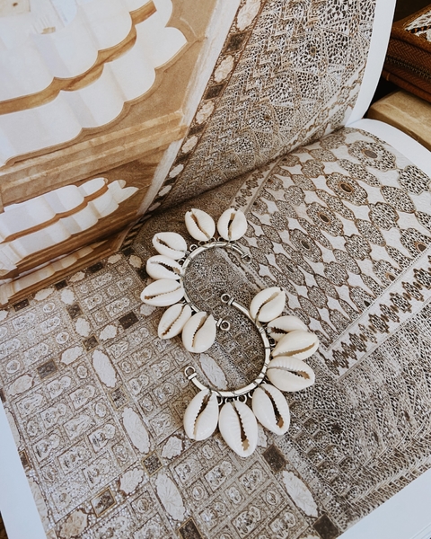 Aro Cuff Shells Silver