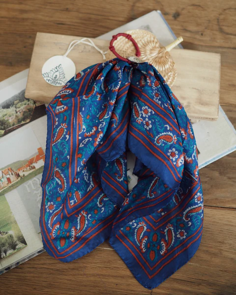 Gomita Scarf