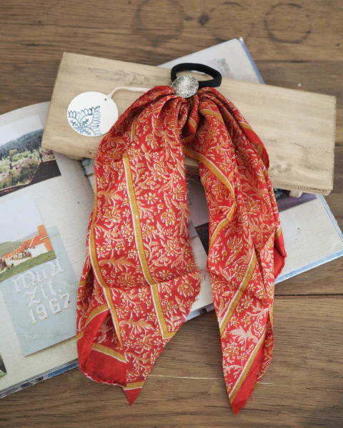 Gomita Scarf
