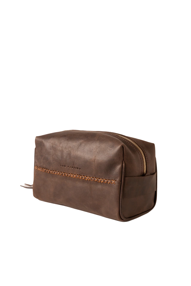 Clutch Chajá de cuero choco de Las Cabrera