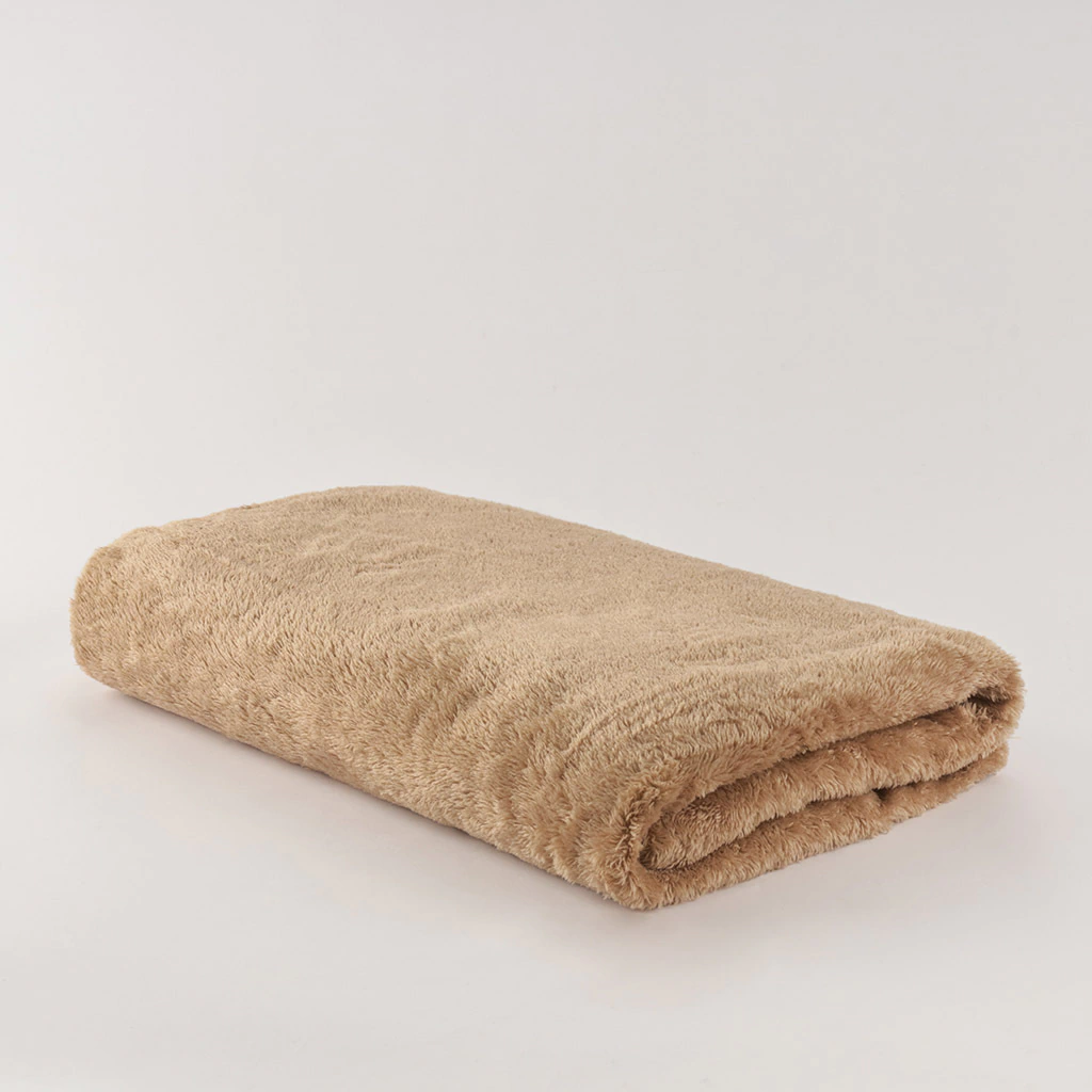 Tela Corderito soft, suave y delicada, ideal para mantas, abrigos y decoración, que aporta calidez y estilo a tus proyectos de invierno.