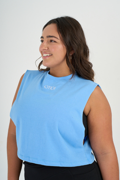 REMERA OTI CROP Celeste - comprar online