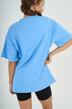 Imagen de REMERA OTI OVER Celeste