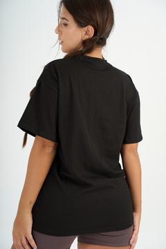REMERA OTI OVER Negra - otidi.oficial