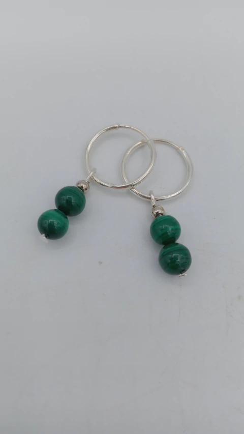 Par de aros de bolitas de 6mm de Malaquita y argolla de plata tamaño chico
