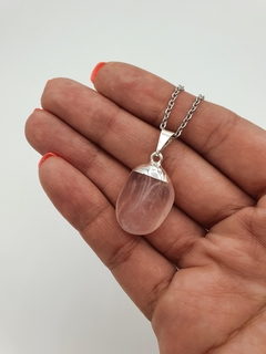 Dije de Cuarzo Rosa - Pulido - Chico - Baño de Plata - comprar online