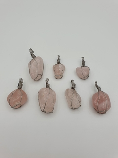 Dije de Cuarzo Rosa - Pulido - Mediano - Alambre de Acero - comprar online