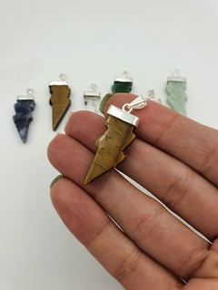 Dije con Forma de Rayito y baño de plata