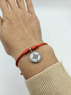 Imagen de Pulsera Hilo Rojo y dije Nudo de Bruja