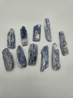 Cianita Azul en bruto - Piedras en Córdoba