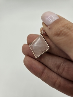 Imagen de Dije de Cuarzo Cristal de Roca - Pirámide - Chico - Baño de Plata