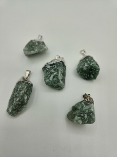 Dije de Cuarzo Verde - En Bruto - Grande - Baño de Plata - comprar online