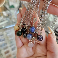 Dije de bolitas de Piedras Naturales de 10 mm acero